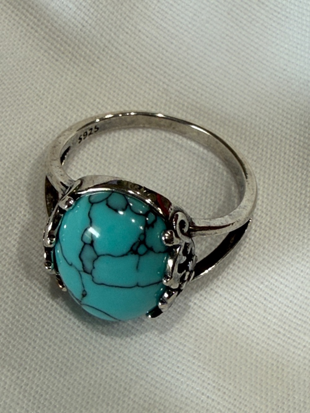 Turquoise Stone Floral Detail Silver Ring - Women Jewelry. Hallmark S925. Size 9 - Picture 5 of 11